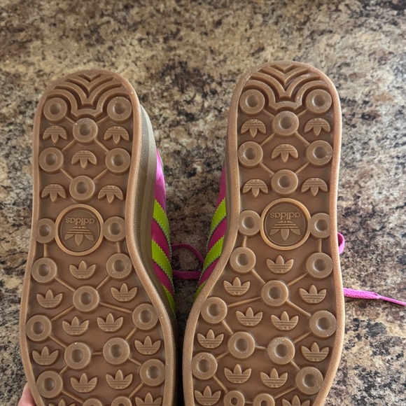 adidas Gazelle Women’s Pink with Neon NWOT - Picture 4 of 7